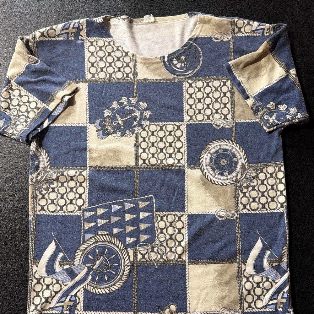 Chic Patterned Short Sleeve Top in Blue and Cream